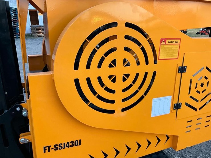 #1225-•-unused-future-ft-ssj430-tracked-crusher-image-11