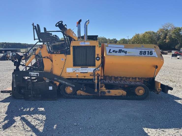 #4707-•-leeboy-l8816r-legend-asphalt-paver-image-21