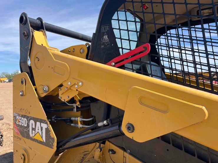 2019-caterpillar-259d-image-22