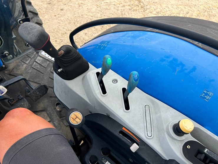 2019-new-holland-workmaster-95-image-18