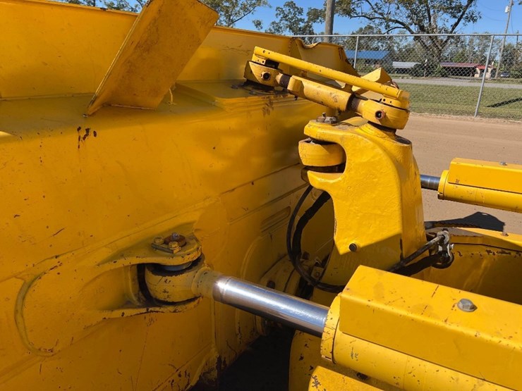 2021-komatsu-d71px-24-image-31