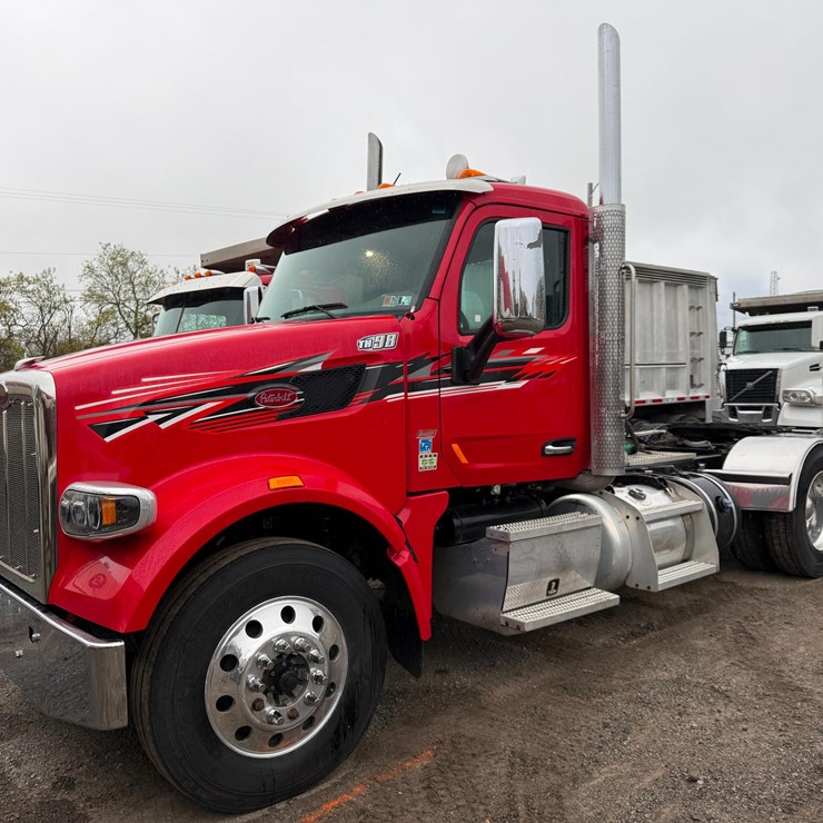 2017 PETERBILT 567