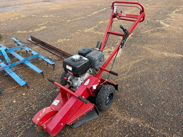 #6936-•-toro-stump-grinder-image-1