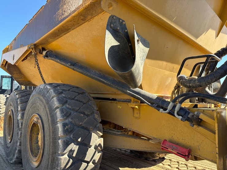 2019-caterpillar-740-gc-image-18