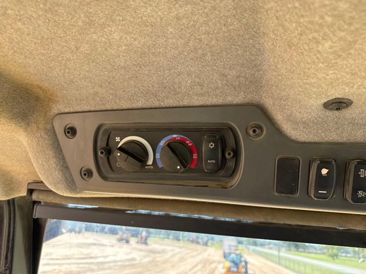 2019-caterpillar-740-gc-image-33