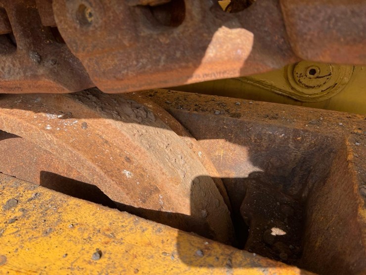 2006-caterpillar-d8t-image-12