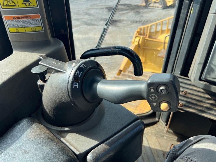 2006-caterpillar-d8t-image-36