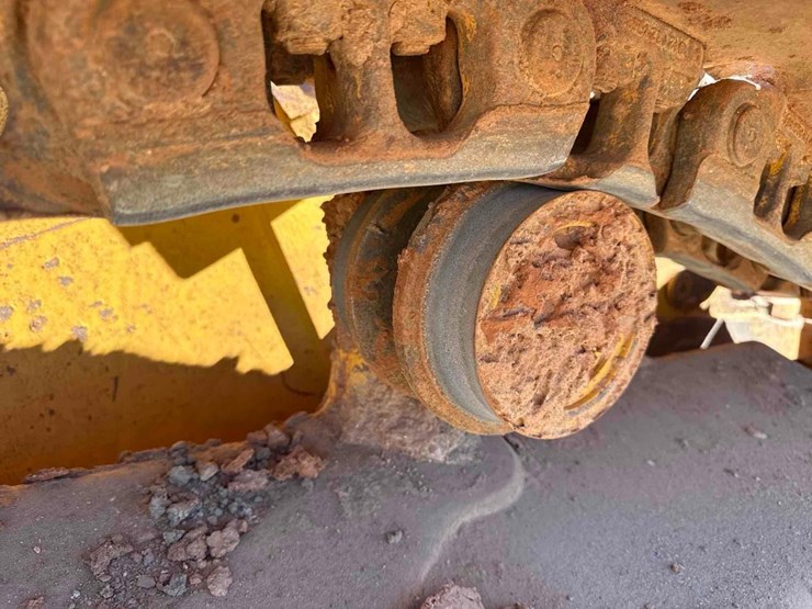 komatsu-d51pxi-24-image-15