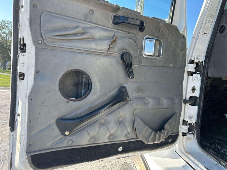 2002-western-star-4900-image-9