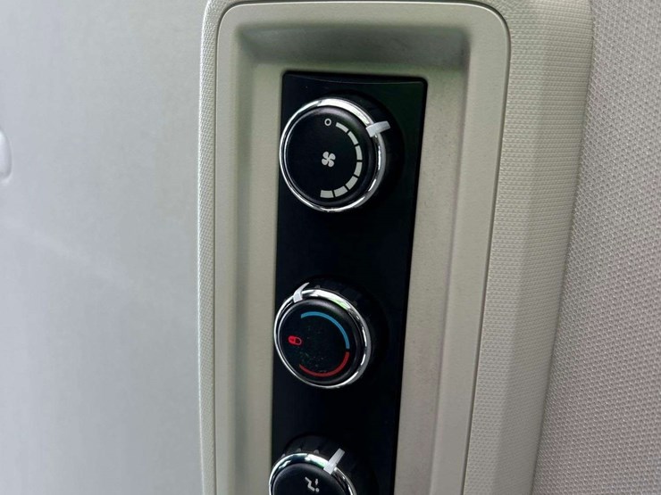 2012-dodge-grand-caravan-sxt-image-21