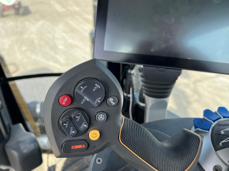 2019-terragator-7300-spinner-truck-image-94