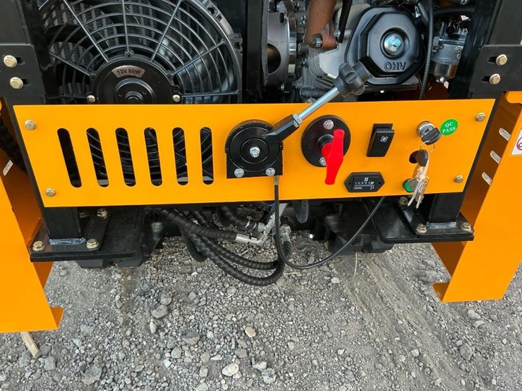 #1225-•-unused-future-ft-ssj430-tracked-crusher-image-17