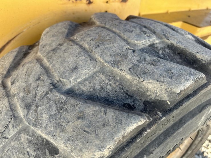 2016-deere-326e-image-52