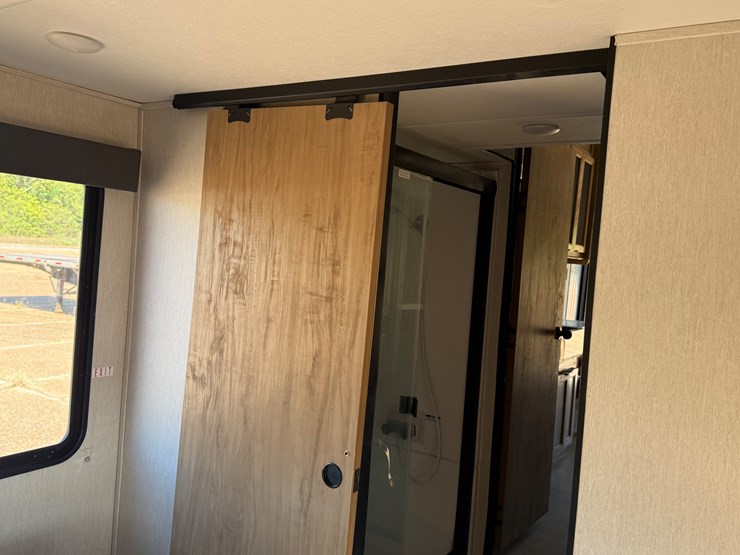 #6895-•-2024-forrest-river-timberwolf-mini-loft-camper-image-47