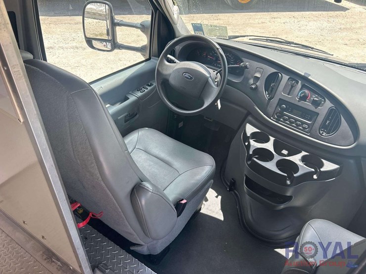 2007-ford-e450-image-21