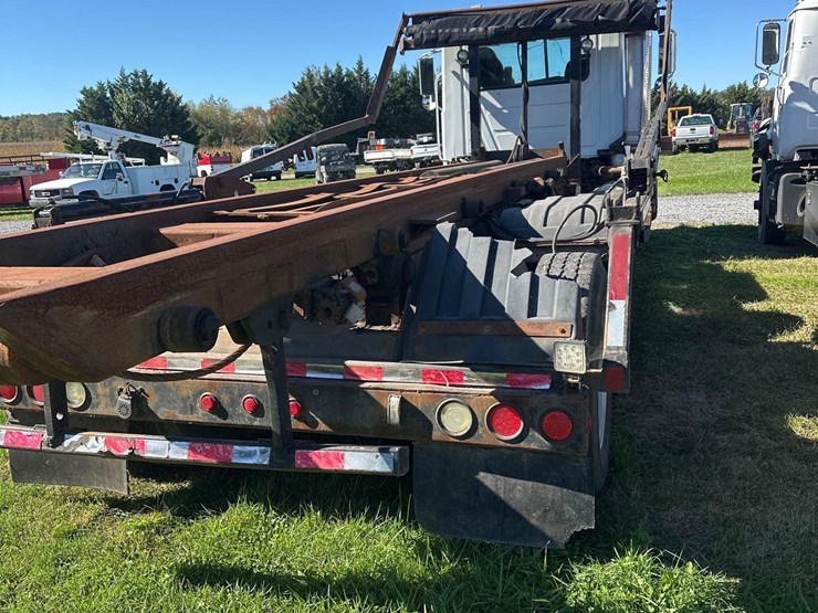 2003-mack-cv713-roll-off-image-3