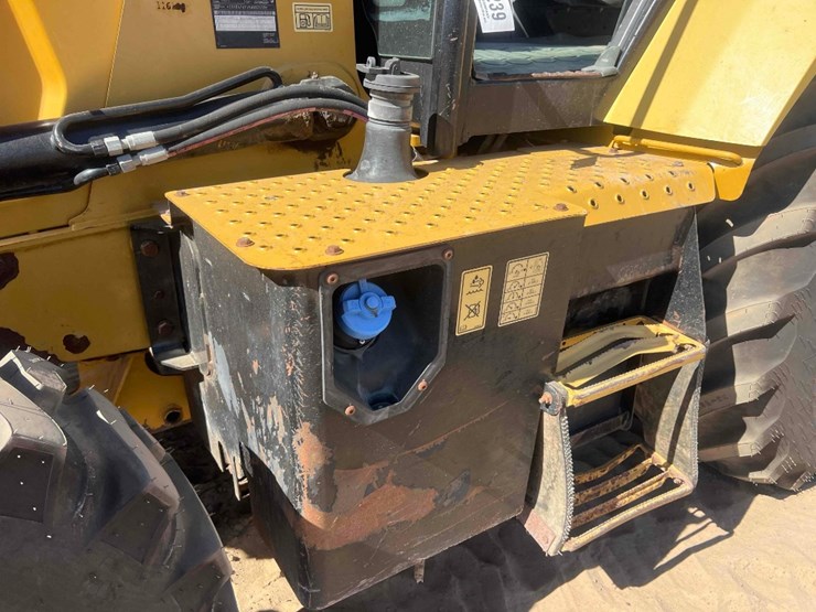 2020-caterpillar-416-image-16