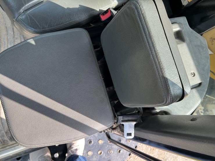 2019-terragator-7300-spinner-truck-image-93