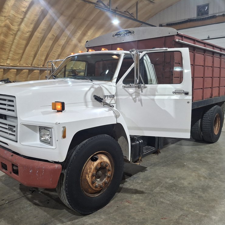 1991 FORD F700