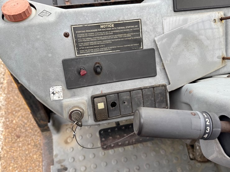 caterpillar-th63-image-37