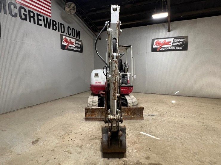 takeuchi-tb240-image-8