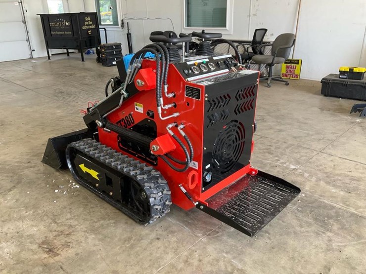 #1019-•-unused-future-ft380r-mini-skid-steer-image-3