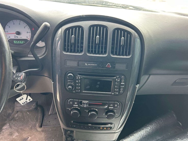 2005-dodge-grand-caravan-image-15