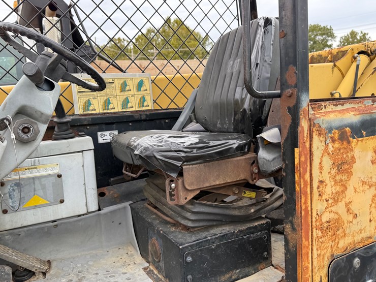 caterpillar-th63-image-32