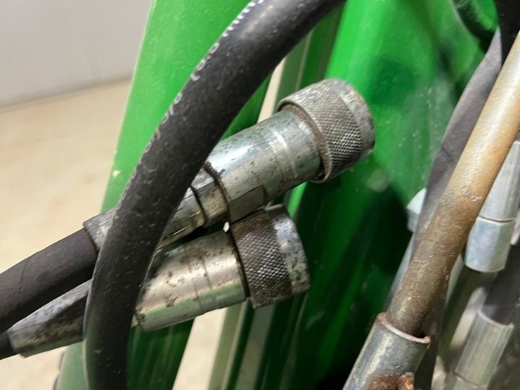 2020-john-deere-3046r-image-12