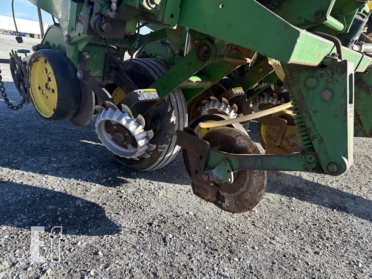 john-deere-7200-image-6