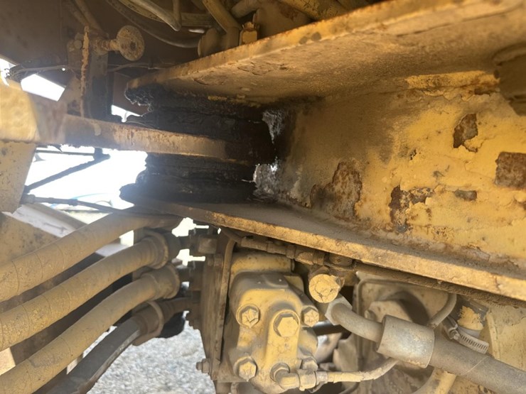 caterpillar-936-image-26