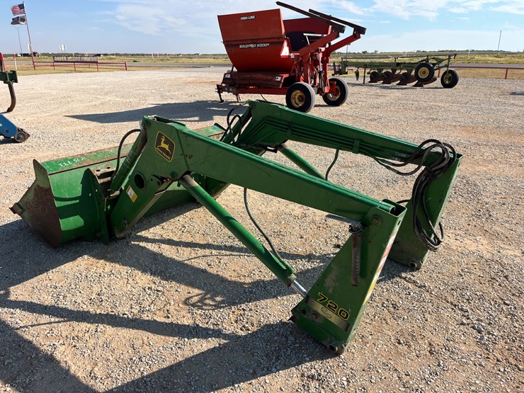 john-deere-720-image-12