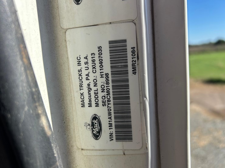 2011-mack-tender-truck-w/adams-rear-discharge-bed-auger-image-71