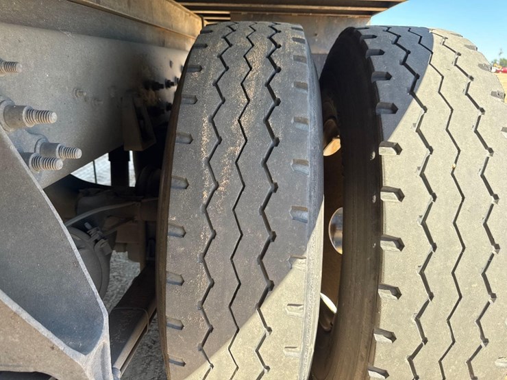 2015-ford-f650-xlt-image-10