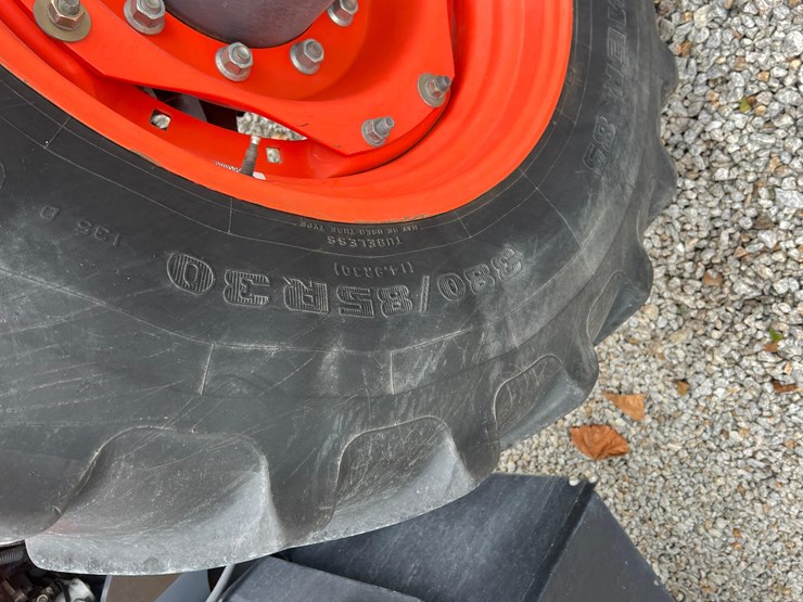 2017-kubota-m7-151-premium-image-25