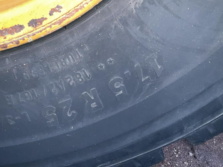 2014-caterpillar-914k-image-40