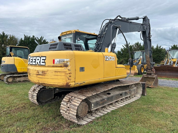 2011-deere-120d-image-5