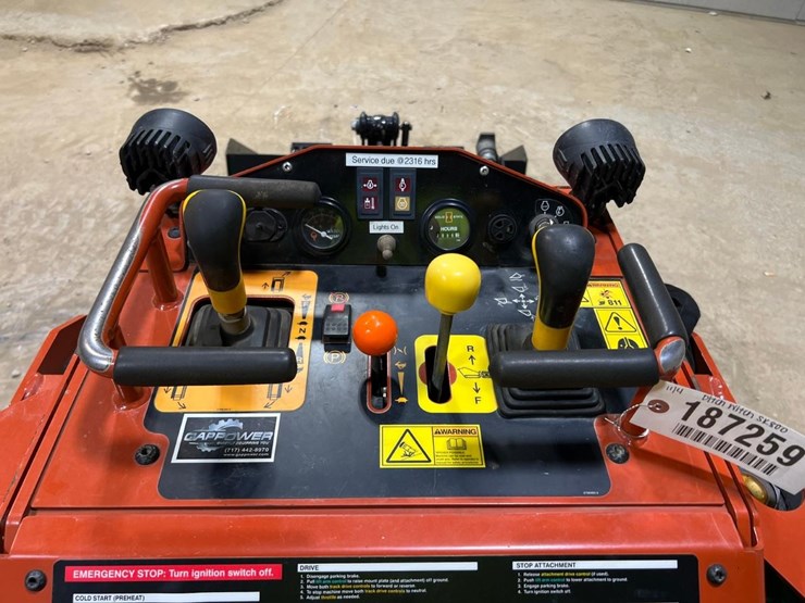 2017-ditch-witch-sk800-image-16