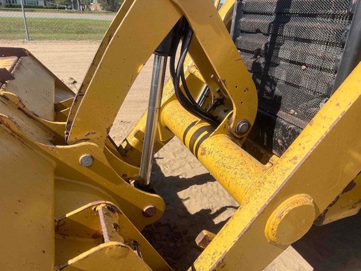 2020-caterpillar-416-image-11