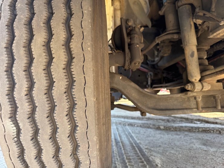 2015-ford-f650-xlt-image-12