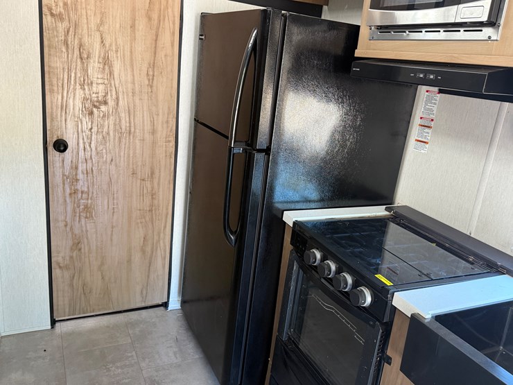 #6895-•-2024-forrest-river-timberwolf-mini-loft-camper-image-55