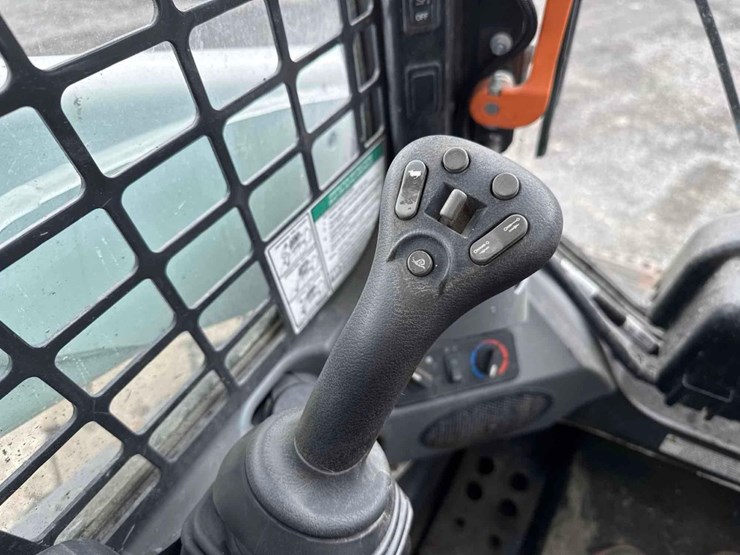 2021-bobcat-s740-image-25