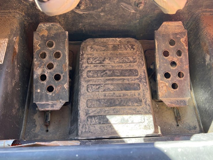 2021-kubota-ssv75-image-22