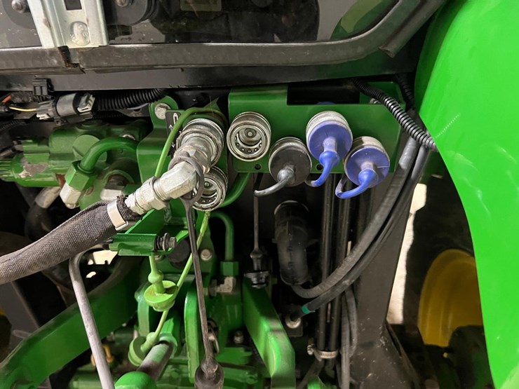 2020-john-deere-3046r-image-17