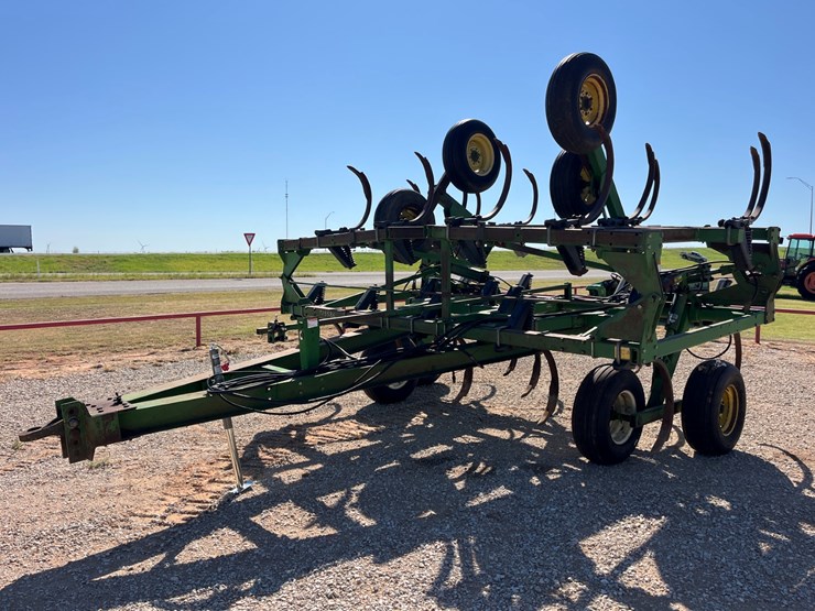 1990-john-deere-610-image-1