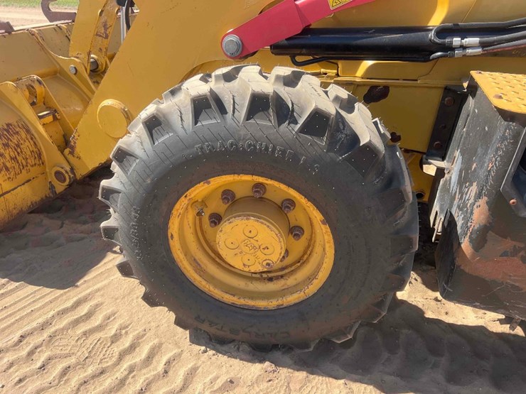 2020-caterpillar-416-image-18