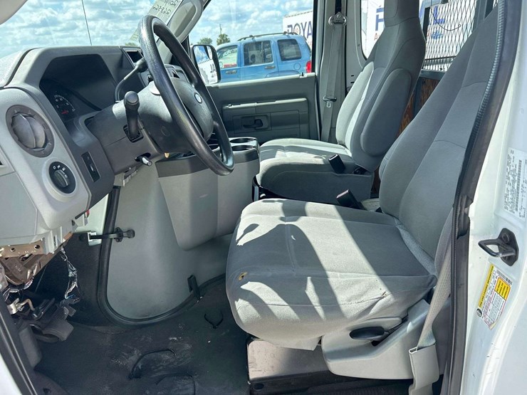 2011-ford-cargo-image-12