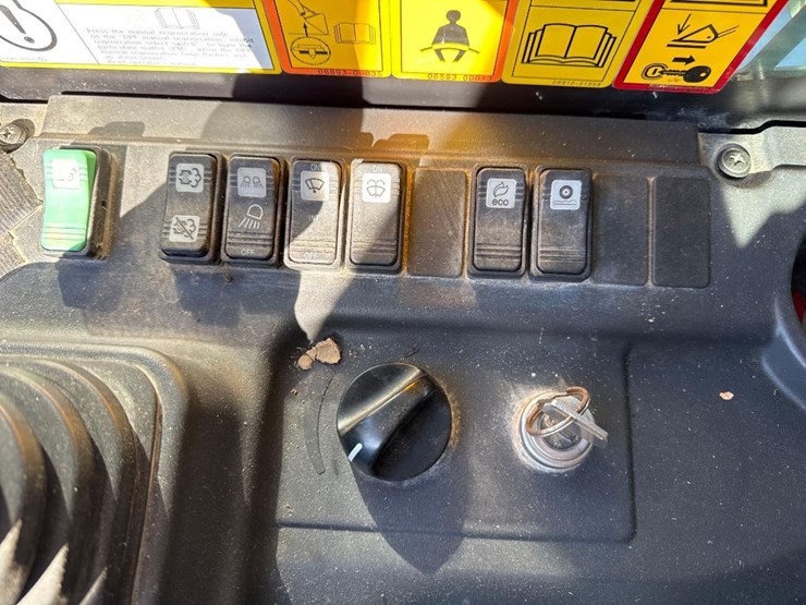 2022-takeuchi-tl12r2-image-27