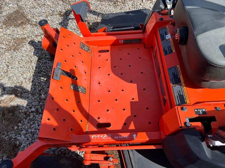 2022-kubota-z422-54-zero-turn-mower-image-9