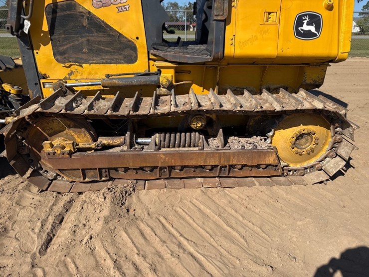 2006-deere-650j-xlt-image-9